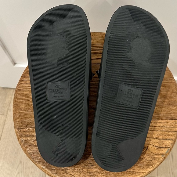 Valentino Garavani Rockstud Rubber Slide Sandal, sz 39 - Picture 9 of 11